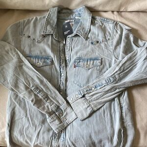 Levi's Pearl Snap Front Western Cut Light Wash Long Sleeve Denim Shirt